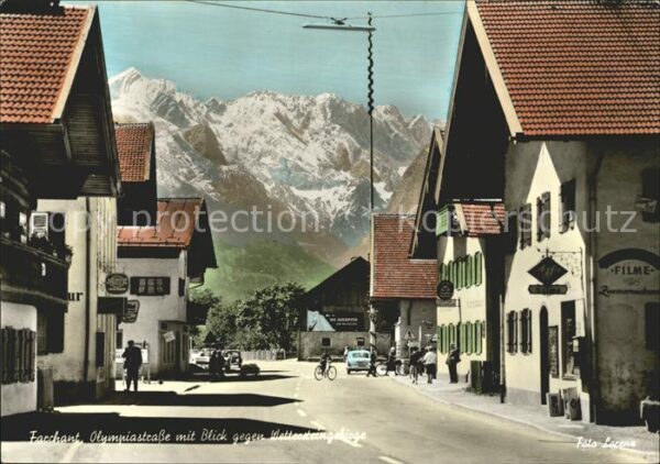 Farchant Olympiastrasse mit Blick gegen Wetterst