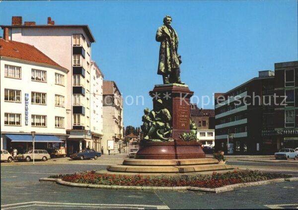 Bremerhaven Theodor Heuss Platz Denkmal Statue