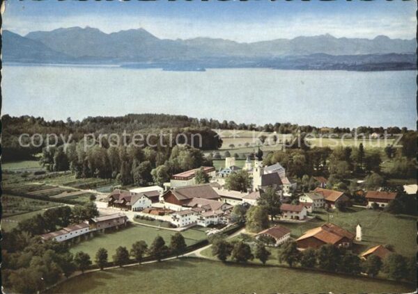 Ising Chiemsee mit Kampenwand Wendelstein und Breitens