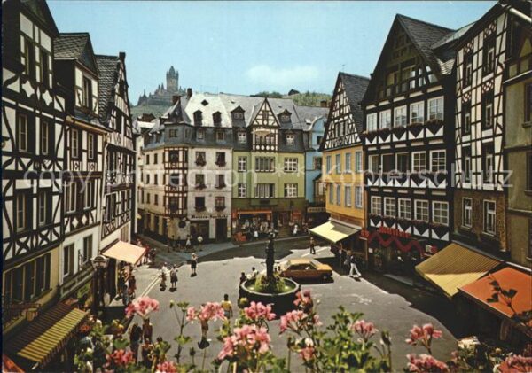 Cochem Mosel Marktplatz mit St. Martinsbrunnen und B
