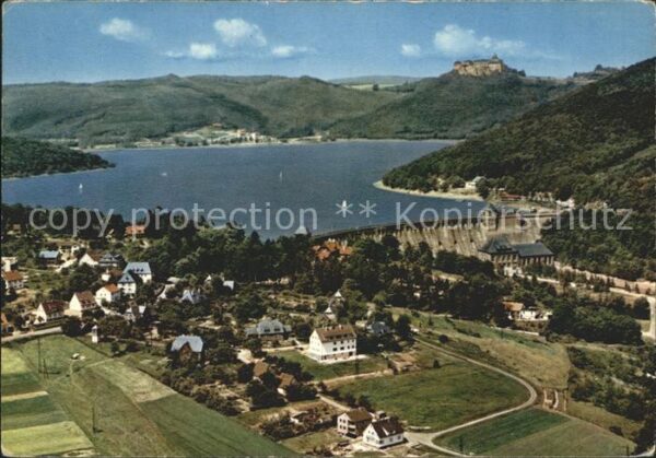 Edersee mit Sperrmauer und Schloss Waldeck Flie