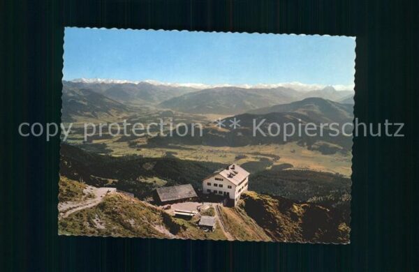 Gruttenhuette gegen Grossglockner und Grossvenediger