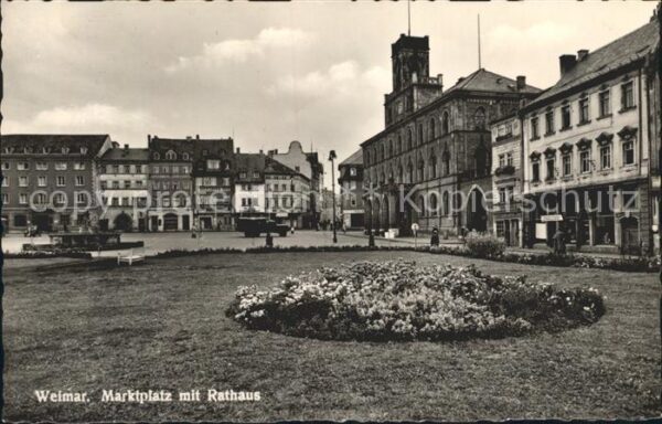 Weimar Thueringen Marktplatz mit Rathaus