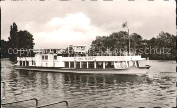 Steglitz MS Ernst Reuter auf der Havel vor Insel