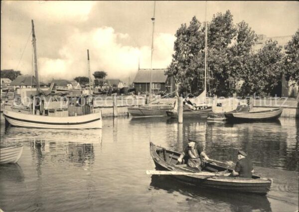Insel Hiddensee Bootshafen in Neudorf