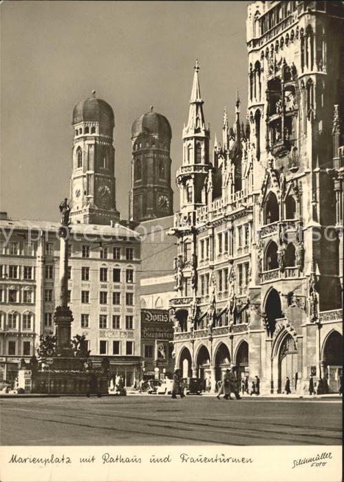 Muenchen Marienplatz Rathaus Frauentürmen