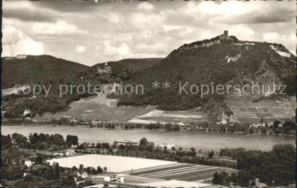 Koenigswinter Der Drachenfels mit Burg