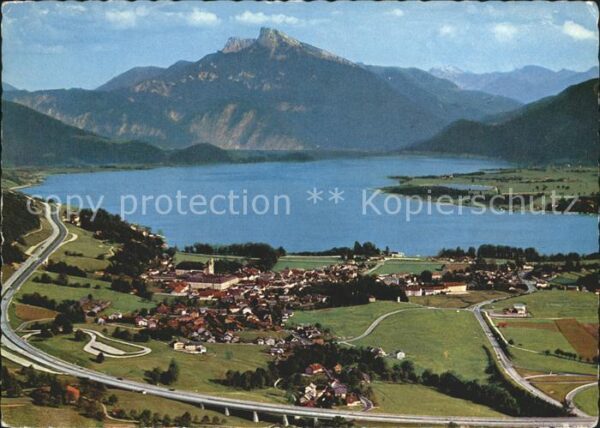 Mondsee Salzkammergut mit Schafberg Autobahn Salzburg_Wien