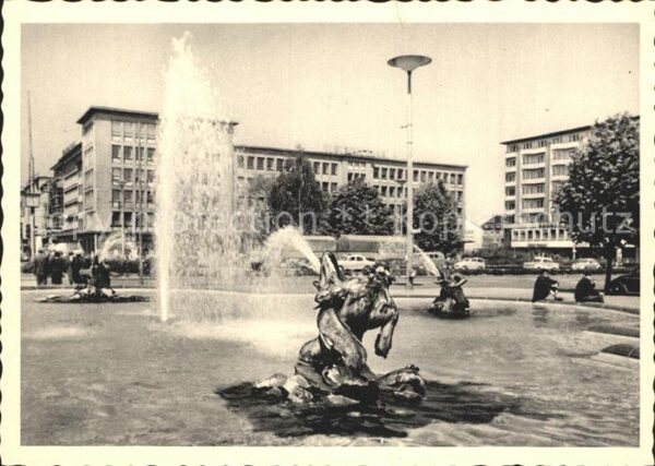 Mannheim Am Friedrichsring Fontäne Skulptur
