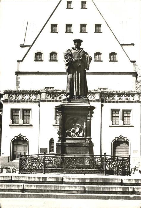 Eisleben Lutherdenkmal und Rathaus