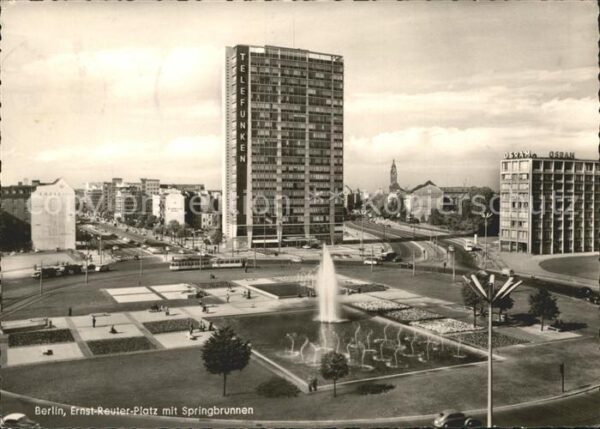 Berlin Ernst Reuter Platz mit Springbrunnen Ho