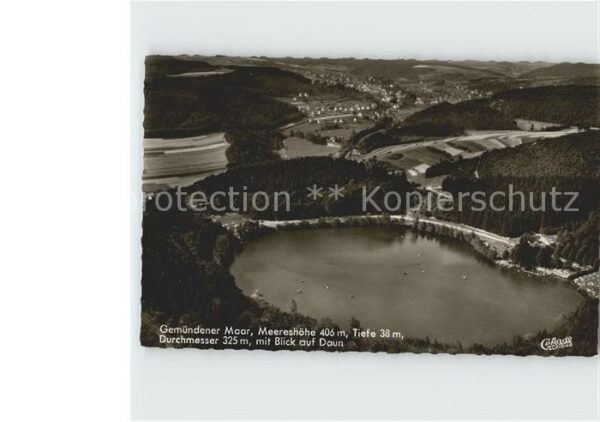 Daun Eifel Gemündener Maar Fliegeraufnahme