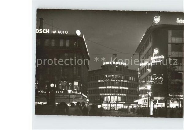 Duesseldorf Corneliusplatz bei Nacht
