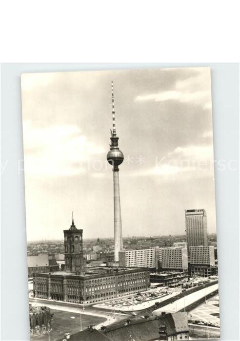 Berlin Rotes Rathaus mit Fernseh und UKW Turm