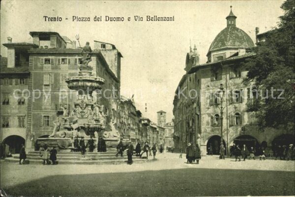 Trento Piazza del Duomo e Via Bellenzani Fonta