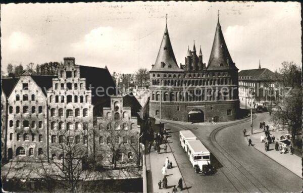 Luebeck Holstentor und Salzspeicher