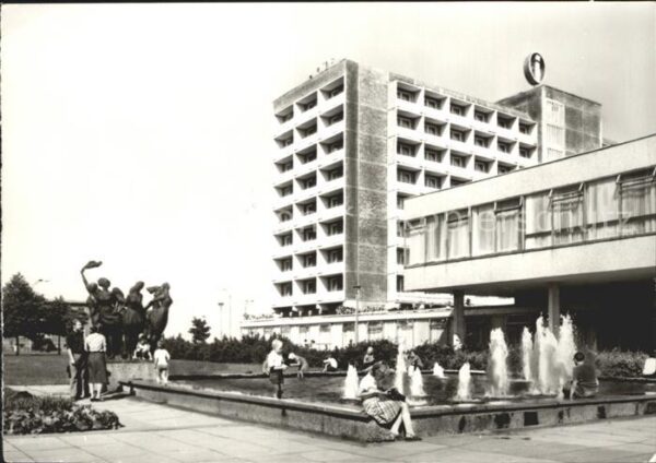 Rostock Interhotel Warnow Springbrunnen Denkmal