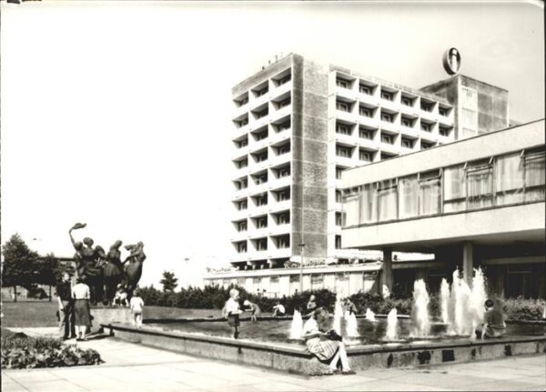 Rostock Interhotel Warnow Springbrunnen Denkmal