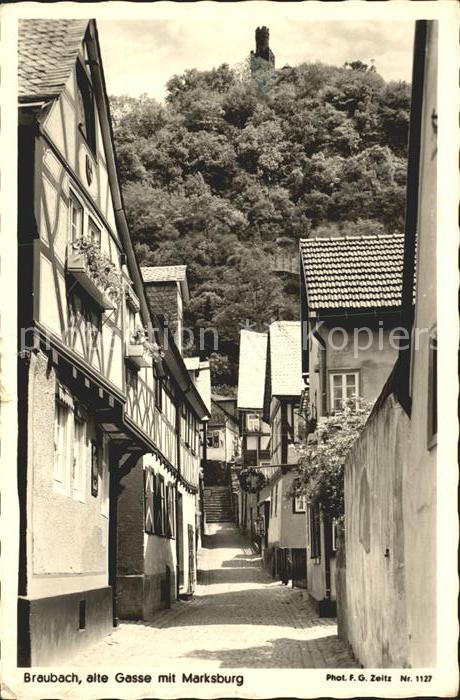 Braubach Rhein Alte Gasse mit Marksburg
