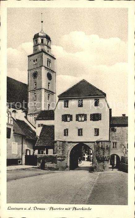 Lauingen Donau Pfarrtor mit Pfarrkirche