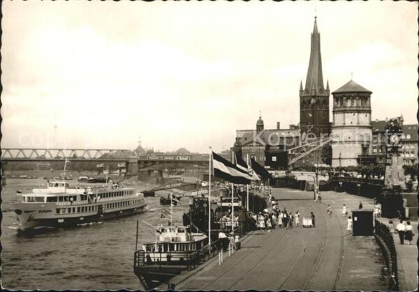 Duesseldorf Rheinufer Rheindampfer Europa