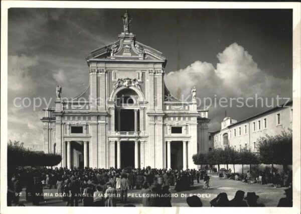 Assisi Umbria Basilica S Maria Degli Angeli Statua de