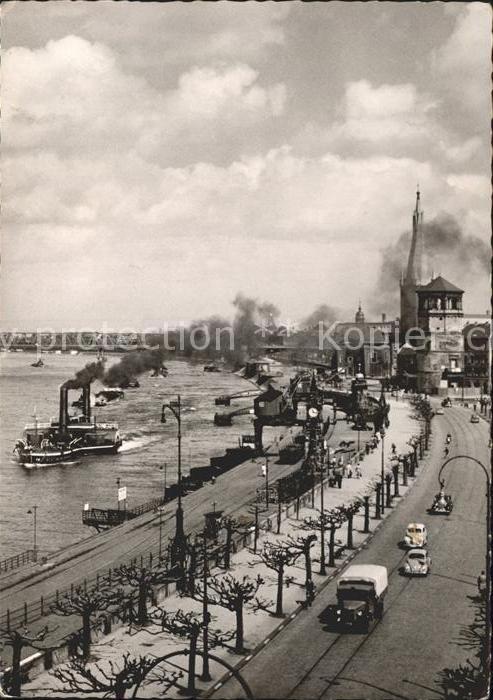Duesseldorf Rheinufer mit St. Lambertus