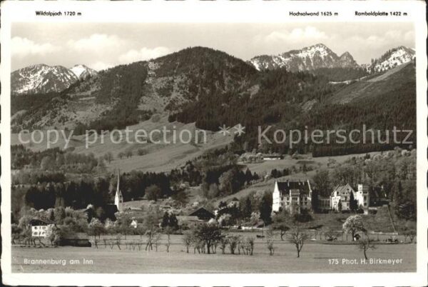Brannenburg Ortsansicht mit Kirche Alpen