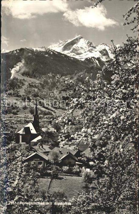 Partenkirchen Ortsansicht mit Kirche Albspitze Wetter