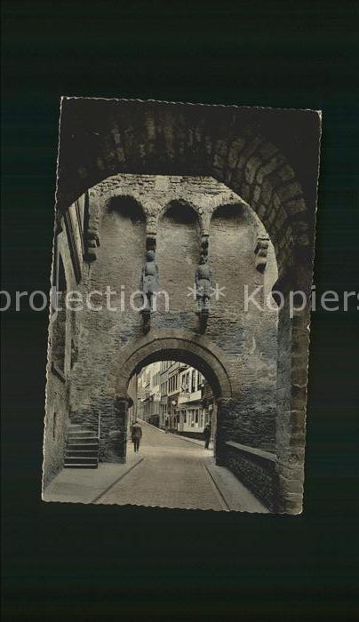 Andernach Rheintor mit Bäckerjungen Figuren