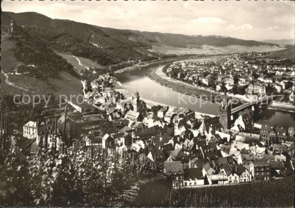Bernkastel-Kues Panorama Mosel Brücke