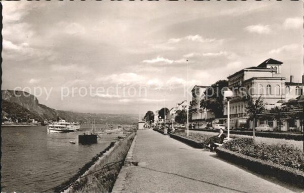 Remagen Rheinpromenade Dampfer Blick zur Erpele
