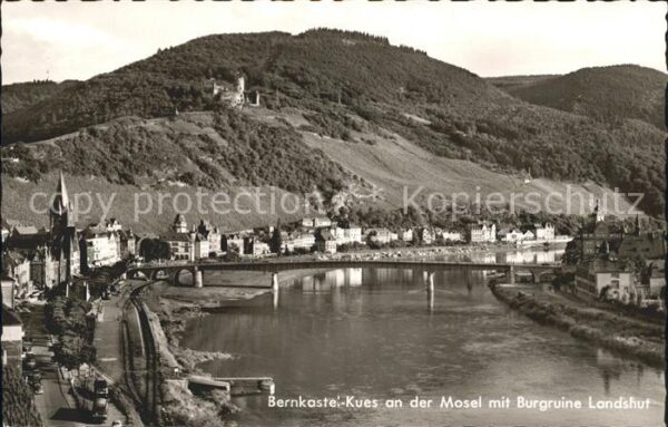 Bernkastel-Kues Panorama Mosel mit Burgruine Landshut