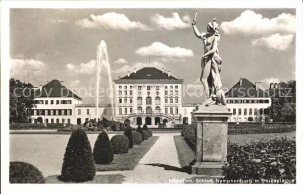 Muenchen Schloss Nymphenburg Parkanlage Statue F