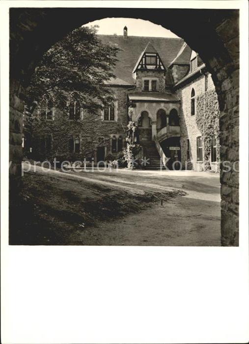 Burg Wupper Schloss Schlosshof mit Blick zur Kapell