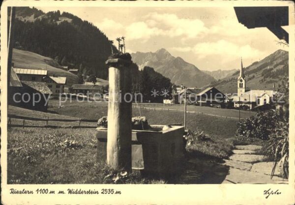 Riezlern Kleinwalsertal Vorarlberg mit Widderstein Brunnen Kirche