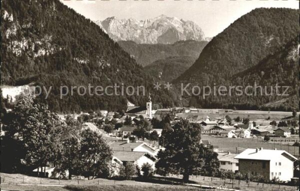 Inzell Ortsansicht mit Kirche Blick zur Reiter