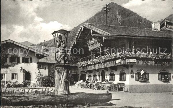 Ruhpolding Dorfpartie Brunnen