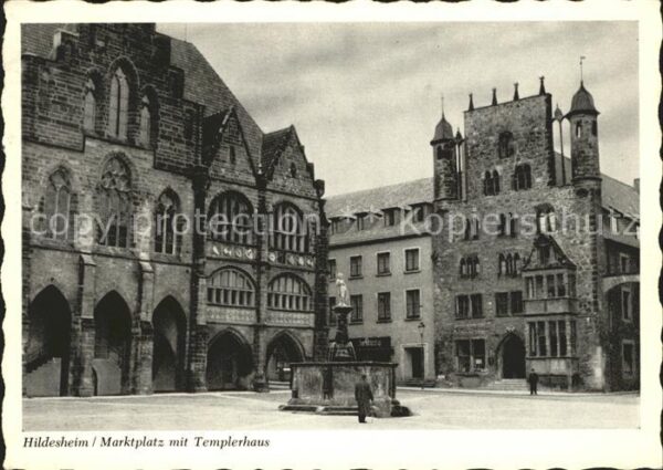 Hildesheim Marktplatz mit Templerhaus Brunnen