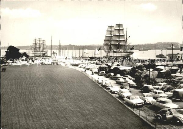 Kiel Yachthafen Segel Schulschiff Gorch Fock