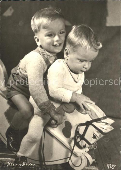 Foto Popp Nr. 642 Kleine Reiter Kinder Schaukelpferd