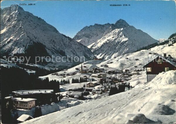 Hirschegg Kleinwalsertal Vorarlberg mit Zwölfer und Widderstein