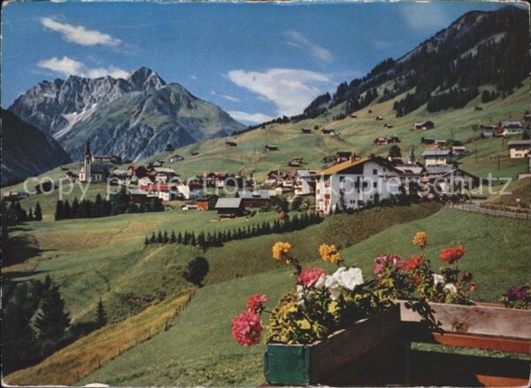 Hirschegg Kleinwalsertal Vorarlberg mit Widderstein und Heuberg