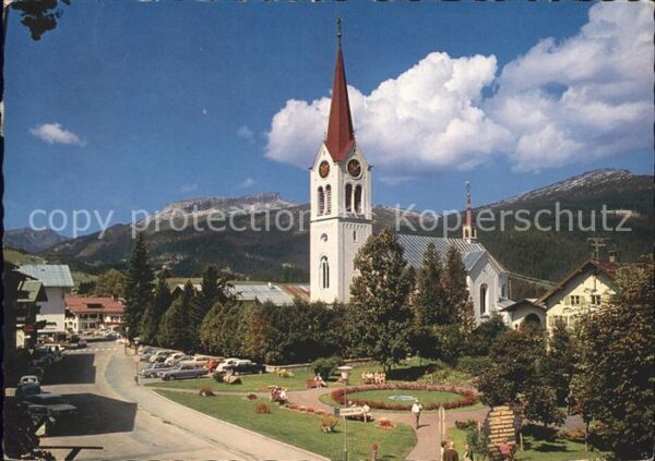 Riezlern Kleinwalsertal Vorarlberg mit Hoch Ifen Kirche