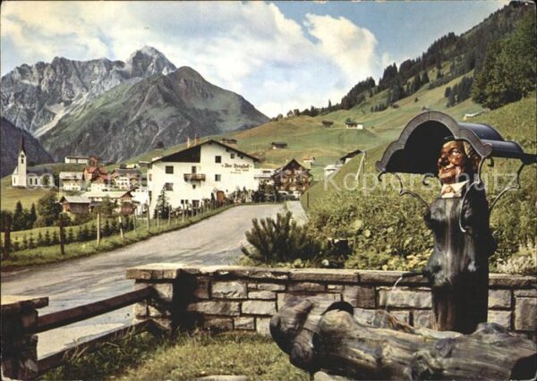 Hirschegg Kleinwalsertal Vorarlberg Ignazbrunnen mit Widderstein und Bärenk