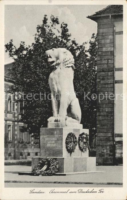 Landau Pfalz Ehrenmal am Deutschen Tor Löwenskulptur