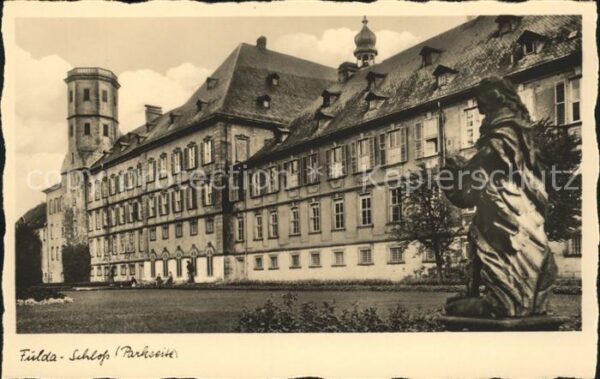 Fulda Schloss Park Statue