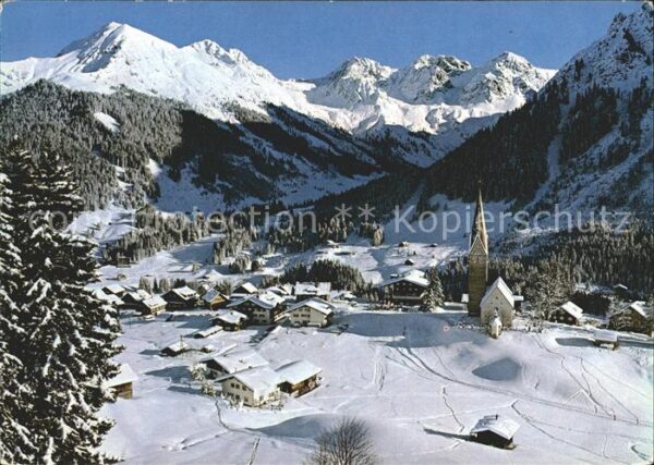 Mittelberg Kleinwalsertal mit Schafalpenköpfen und Hammerspitze
