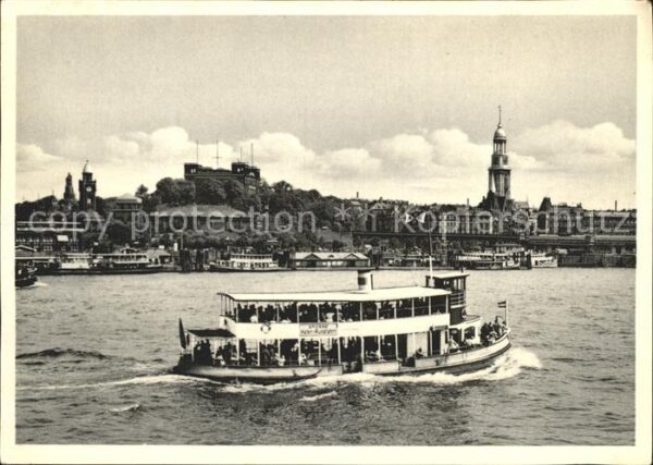 Hamburg Hafen mit Seewarte und Michaeliskirche