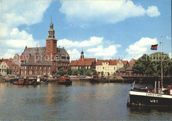 Leer Ostfriesland Hafen mit Rathaus und Alte Waage